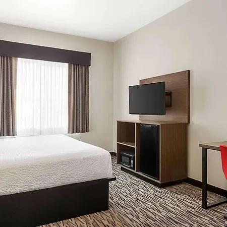 Ramada By Wyndham Marina-3