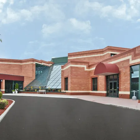 Holiday Inn - Manitowoc-2