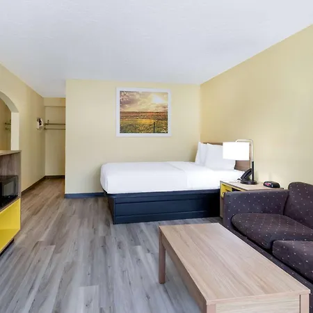 Days Inn & Suites By Wyndham Clovis-2
