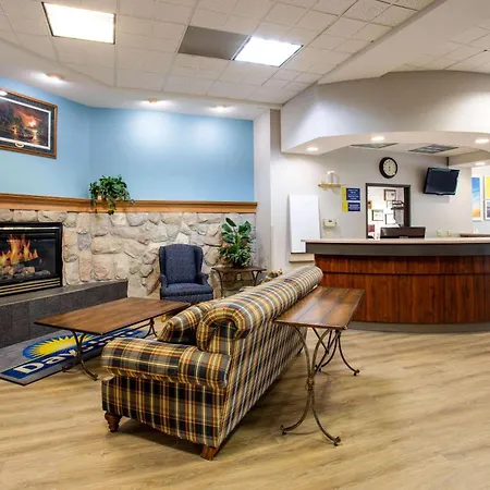 Days Inn By Wyndham Marquette-3