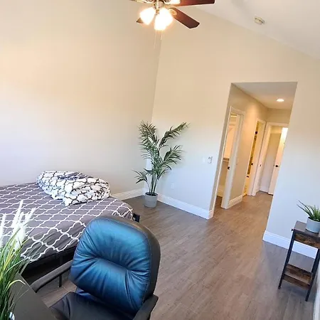 Venetian La Jolla 2 Bedroom Condo Luxury Furnished Near Beach And Utc Mall-2