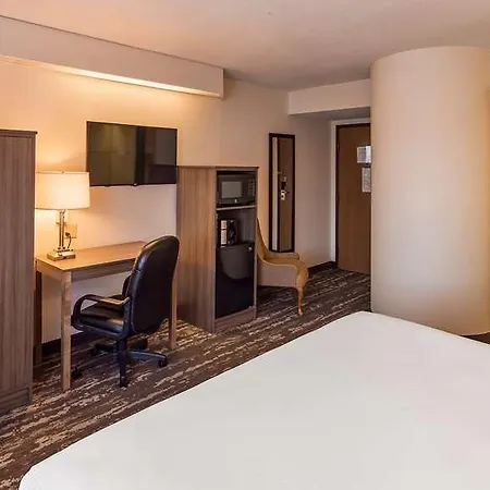 Charlevoix Inn & Suites Surestay Collection By Best Western-2