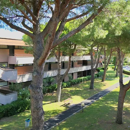 Isa-Studio 3 Beds In Residence With Swimming-Pool Bed And Bath Linen Included-3