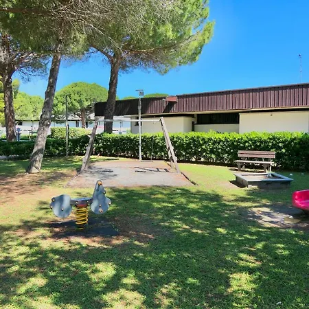 Isa-Apartment 3 Beds In Residence With Swimming-Pool Bed And Bath Linen Included-2