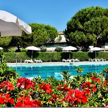Apartment 4 Beds With Private Outdoor Area In Residence With Swimming-Pool In Marina Di Bibbona, Only 300 Meters From The Beach-3