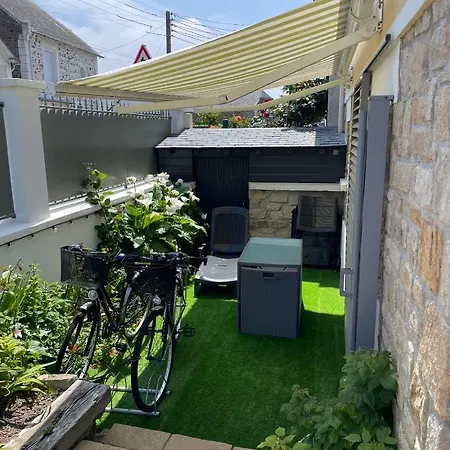 STUDIO 3 Mn de la PLAGE Terrasse Vélos Proche de la ville fortifiée-2