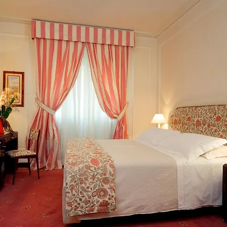 Hotel De La Ville-2