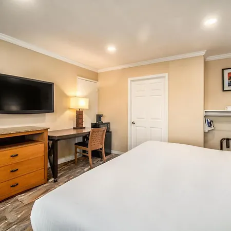 The Buena Park Hotel & Suites-3