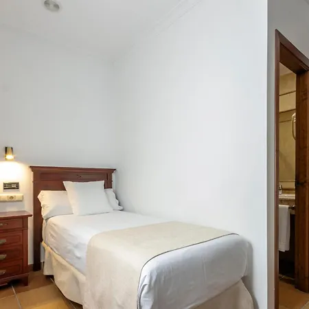Hostal La Muralla-3