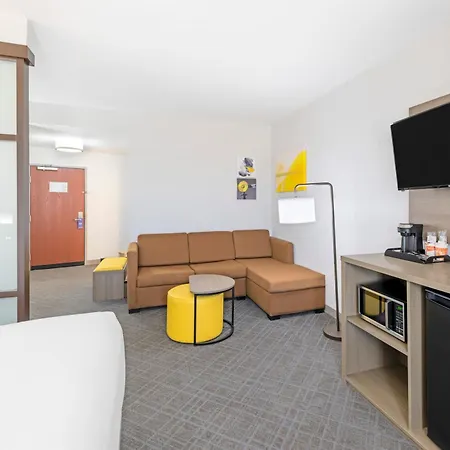 Comfort Suites Pecos-3
