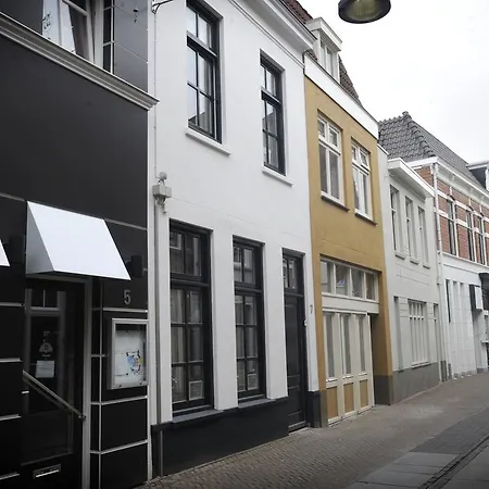 Oekepoek Down Town-3