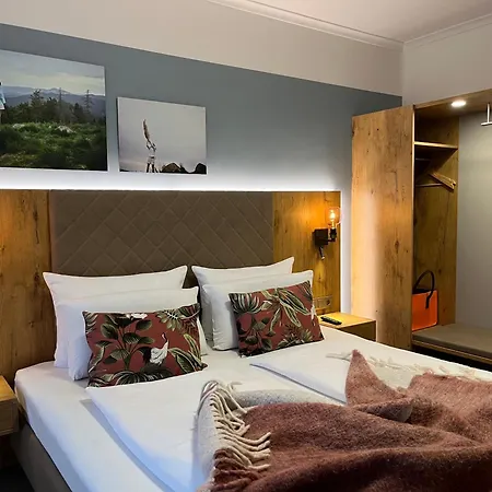 DAS SCHLOSSBERG - Boutique Hotel im Park- Nahe der Therme-2