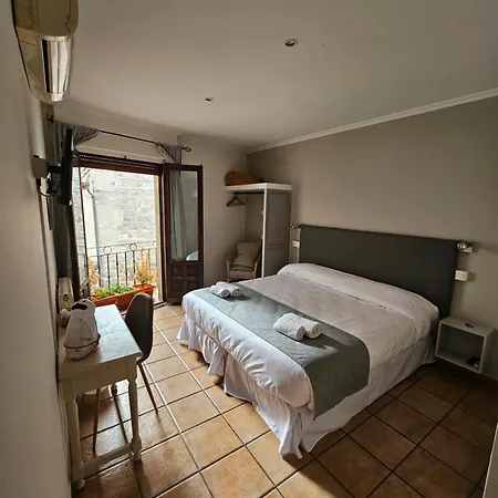 Hostal La Campana-3