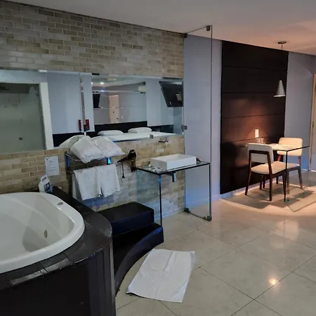 Status Motel Perimetral Adults Only-2