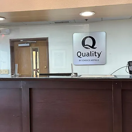 Quality Inn Perryville I-55-2
