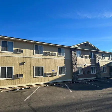 Days Inn & Suites By Wyndham Gunnison-3