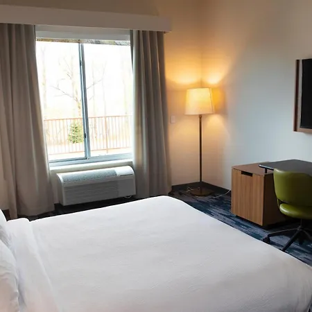 Fairfield Inn & Suites Marquette-2