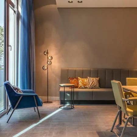 Courtyard By Marriott Cologne-2