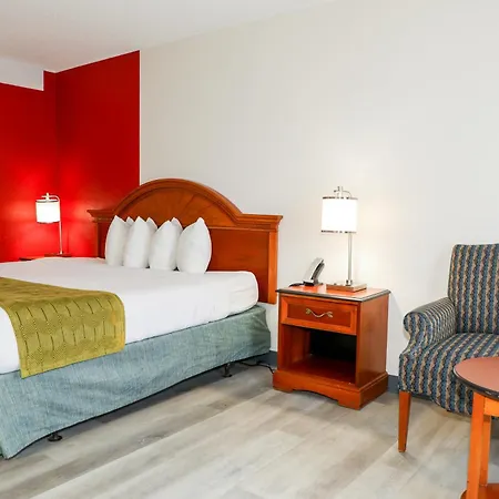 Ramada By Wyndham Cumberland Downtown-3