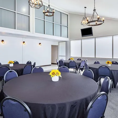 Days Inn And Suites By Wyndham Oxford-2