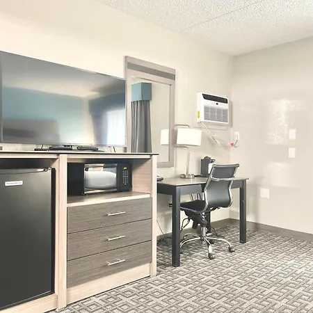 Days Inn & Suites By Wyndham Spokane-3
