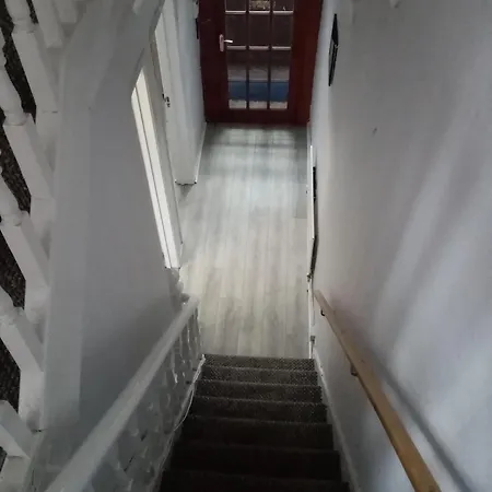East Belfast Rooms Available Long Or Short Term Accommodation-3