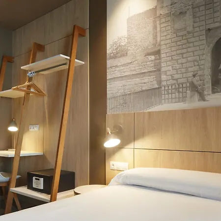 Hotel Landaben-2