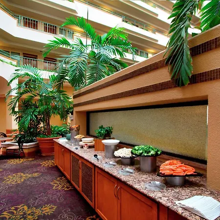 Embassy Suites By Hilton Greensboro Airport-3
