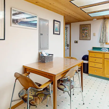 Christina Cabin-2