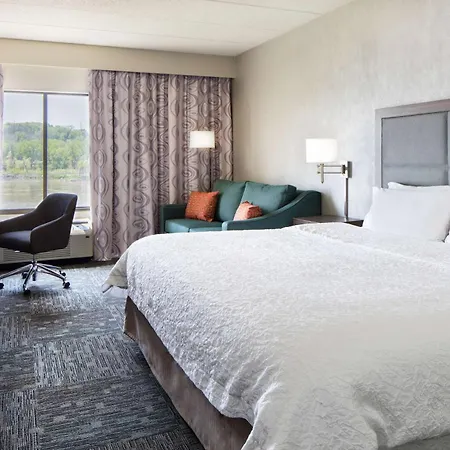 Hampton Inn Council Bluffs-2