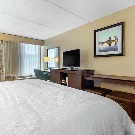 Hampton Inn Green Bay Downtown-2