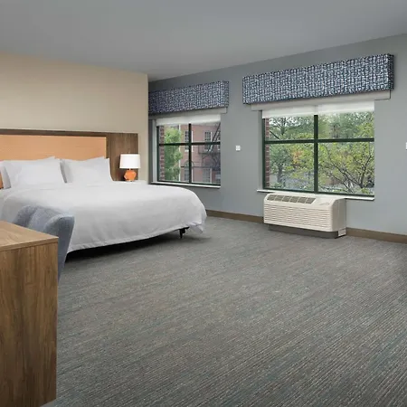 Hampton Inn Baltimore-Downtown-Convention Center-2