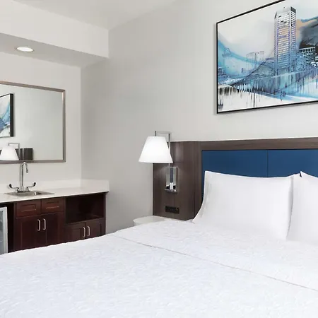 Hampton Inn & Suites Baltimore Inner Harbor-3