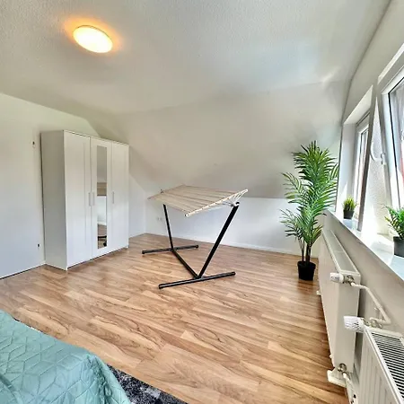 5ZKB großzügiges Ferienhaus Antonia nähe Westkreuz mit 4 Schlafzimmer, Balkon, Terrasse und Parkplatz-2