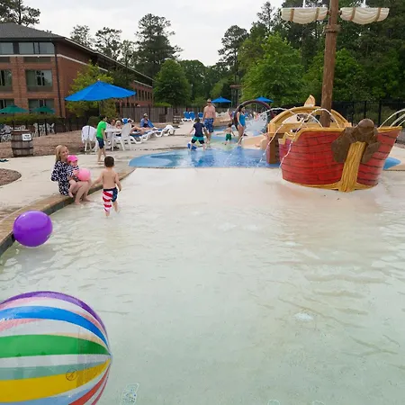 Williamsburg Woodlands Hotel & Suites, An Official Colonial Williamsburg Hotel-3