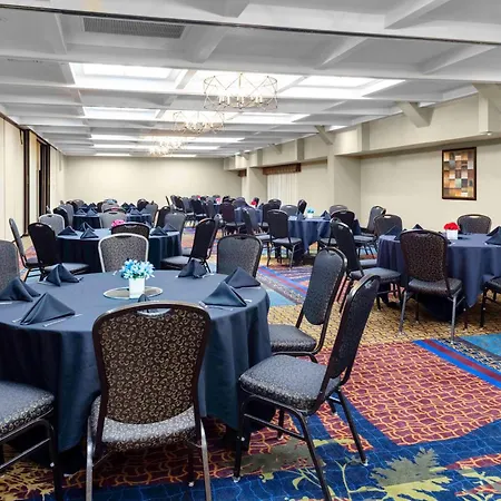 Embassy Suites By Hilton Kansas City Plaza-2