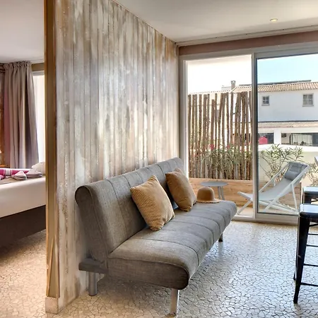 Vila De La Mar & Spa-3