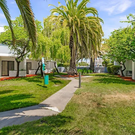 Best Western Plus Wine Country Inn & Suites-2