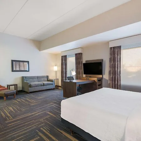 Hampton Inn & Suites Plattsburgh-3