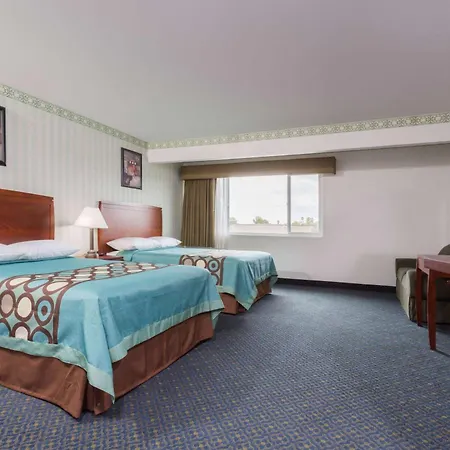 Super 8 By Wyndham Sacramento-3