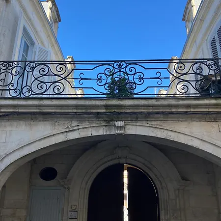 Chambre dans Hôtel Particulier 18e siècle Hyper Centre La Rochelle-3
