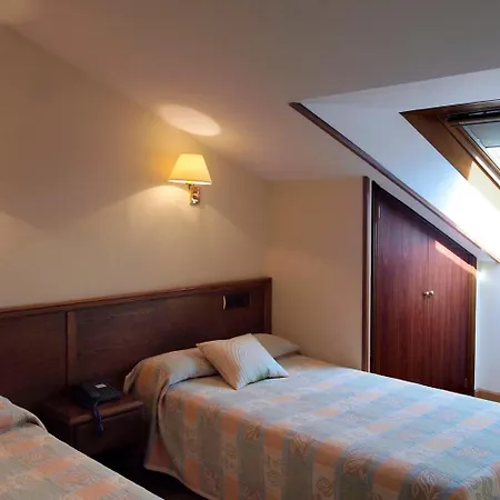 Hotel y Apartamentos Arias-2