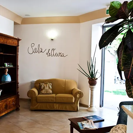 Sovrana Beach Hotel - Pet Friendly - Breakfast Until 12 - Parking-2