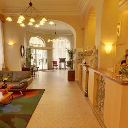 Hotel Continental Pau Centre-3