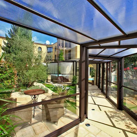 Clos La Boetie & Spa-2