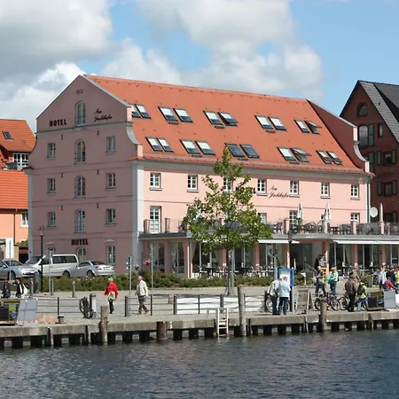 Hotel Am Yachthafen-2