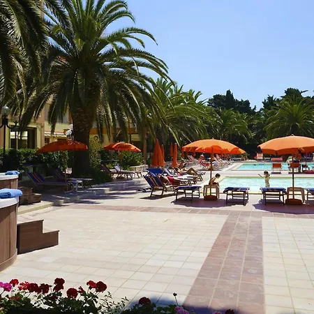 Hotel Oasis-3