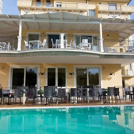 Hotel Mocambo piscina, spiaggia e biciclette-2