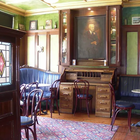 O'Neills Victorian Pub & Townhouse-3