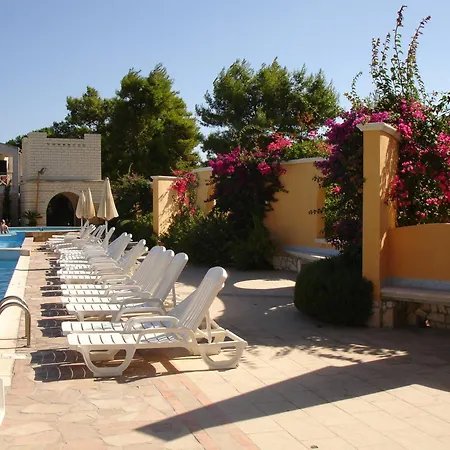 Baia Degli Aranci Suite & Apartments-3